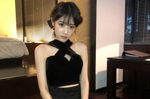 抖音吃瓜网红美女是谁,揭秘网络红人的魅力与争议 第2张 抖音吃瓜网红美女是谁,揭秘网络红人的魅力与争议 第2张